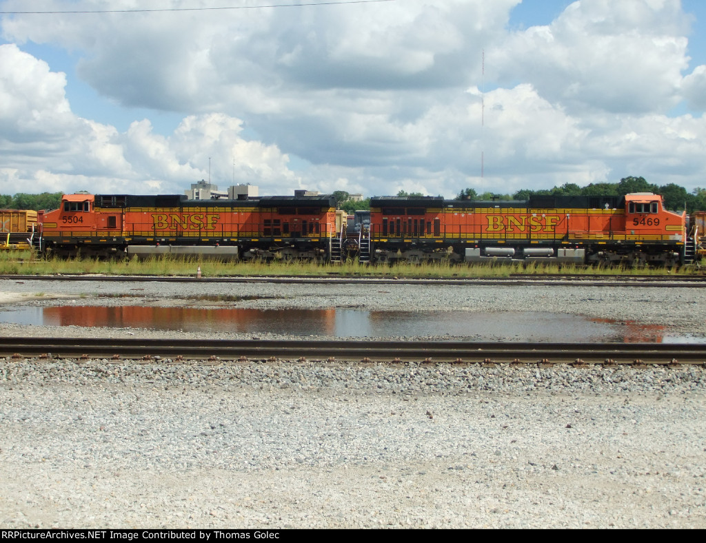 BNSF 5504 and BNSF 5469